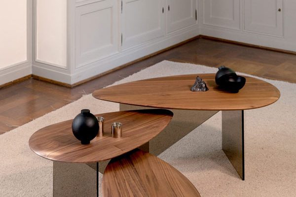 Three-part Rodam side table with solid wood top and sculptural glass legs – contemporary furniture accent.