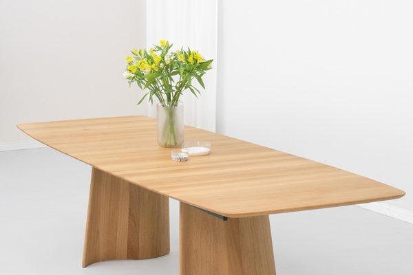 Minimalist desk by Rodam with floating tabletop design