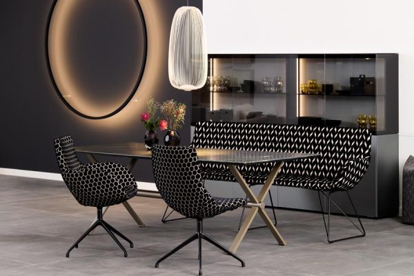 Werther seating group with circular mirror and accent lighting
